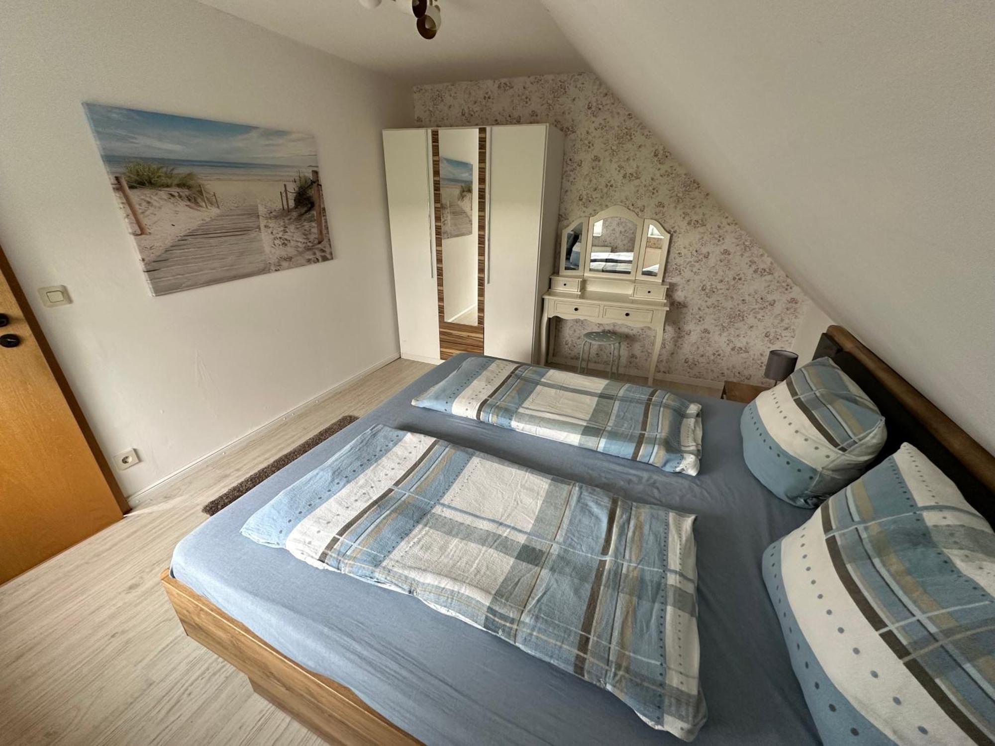 Rosenhaus Esens - Wohnung Backbord Bagian luar foto