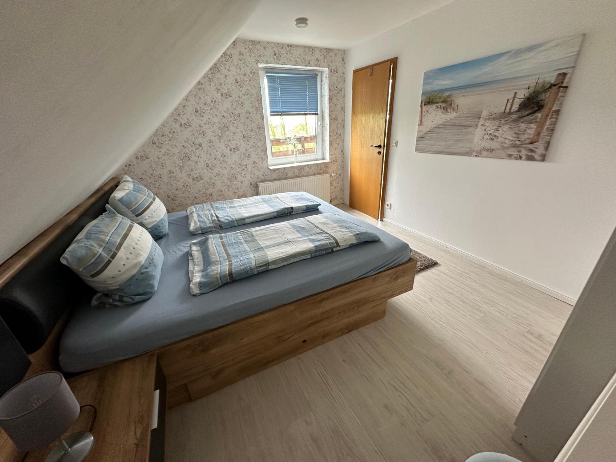 Rosenhaus Esens - Wohnung Backbord Bagian luar foto