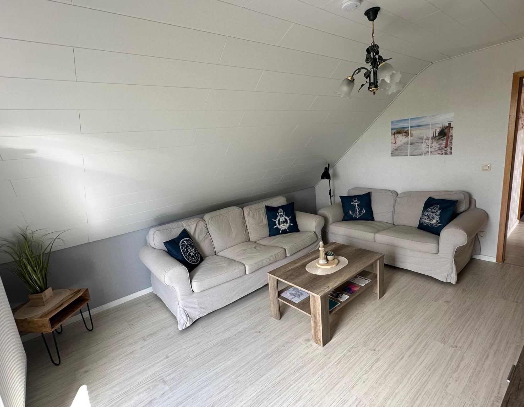 Rosenhaus Esens - Wohnung Backbord Bagian luar foto